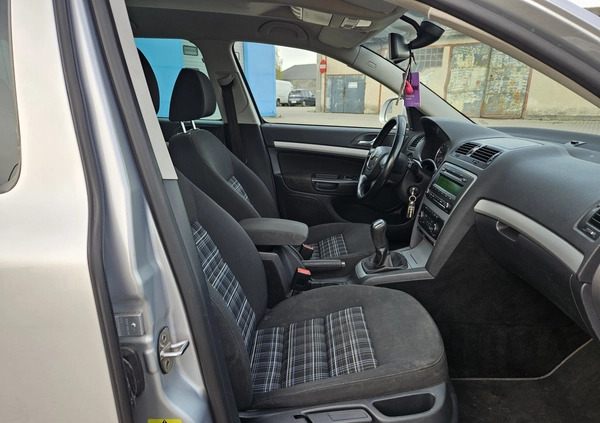 Skoda Octavia cena 20000 przebieg: 358000, rok produkcji 2013 z Legnica małe 92